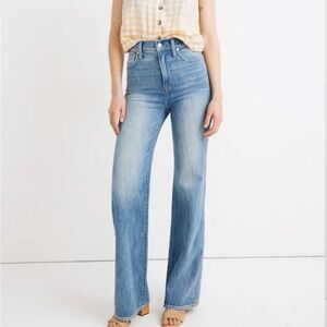 Madewell 11” High-Rise Flare Jeans in Arbondale Wash